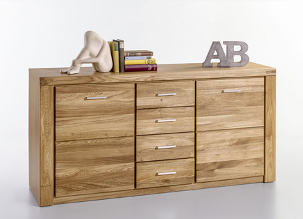 Dressoir met massief houten fronten