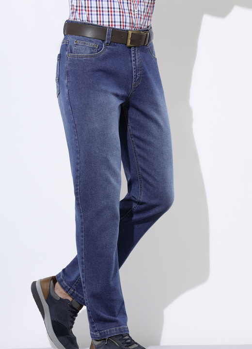 Broeken - Jeans in 5-pocketvorm in 3 kleuren, in Größe 024 bis 060, in Farbe JEANSBLAUW Ansicht 1